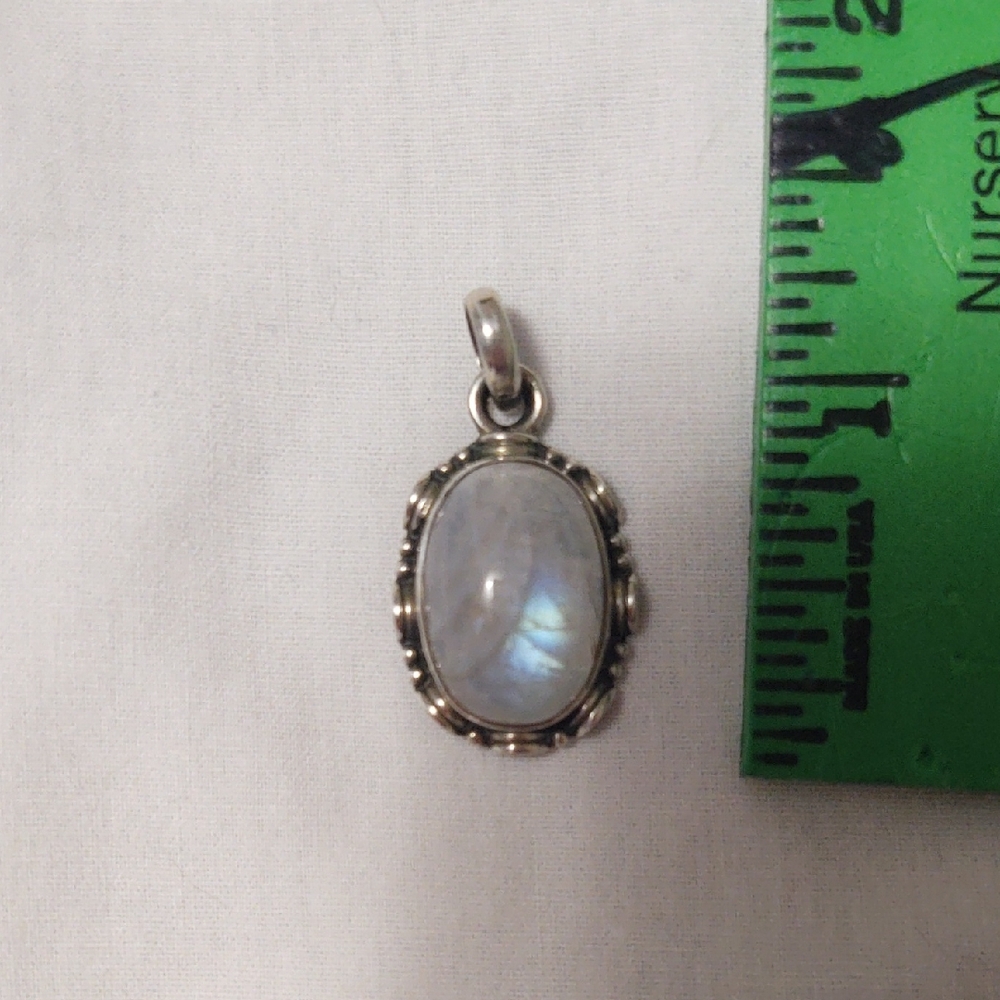 Elegant Silver Pendant with Iridescent Stone